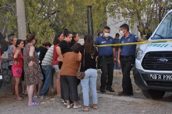 Annesini Önce Boğdu Ardından 15 Yerinden Bıçaklayarak Öldürdü 3 Annesini önce boğan ardından 15 yerinden bıçaklayarak öldüren gencin soğukkanlılığı kan dondurdu