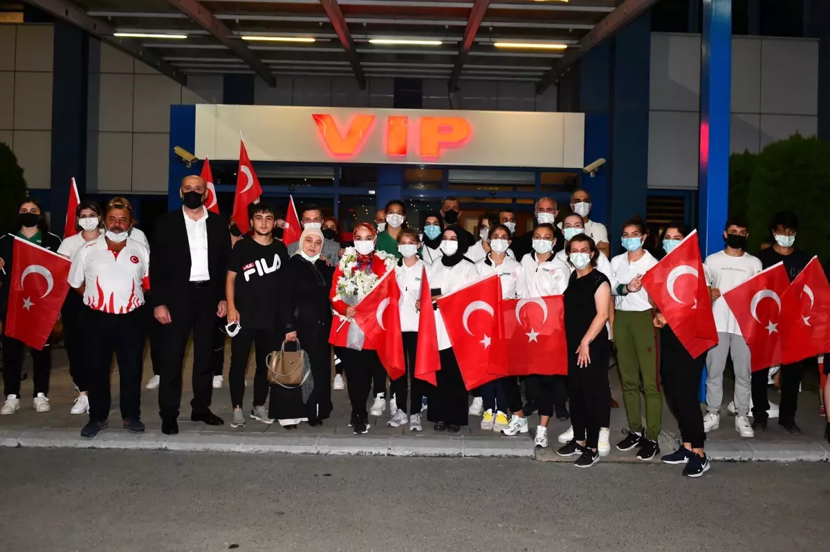 AVRUPA ŞAMPİYONU KEYDA NUR ÇOLAK'A GÖRKEMLİ KARŞILAMA