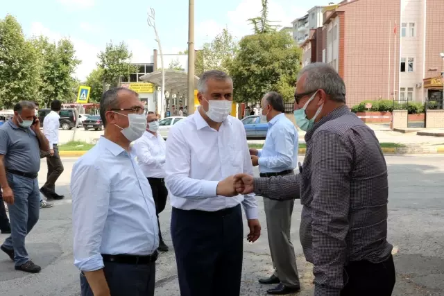Bafra Belediye Başkanı Kılıç, çalışmaları inceleyerek vatandaşlarla sohbet etti