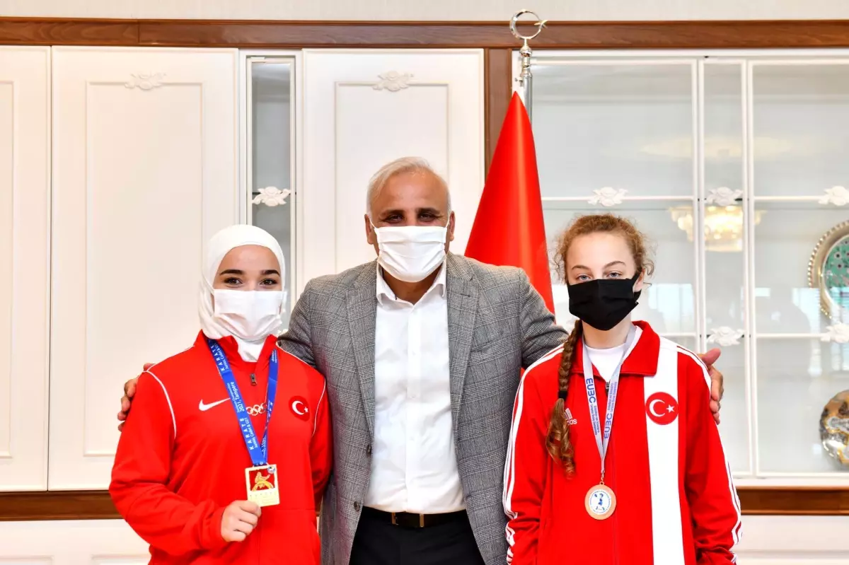 BAŞKAN ZORLUOĞLU ŞAMPİYONLARI AĞIRLADI