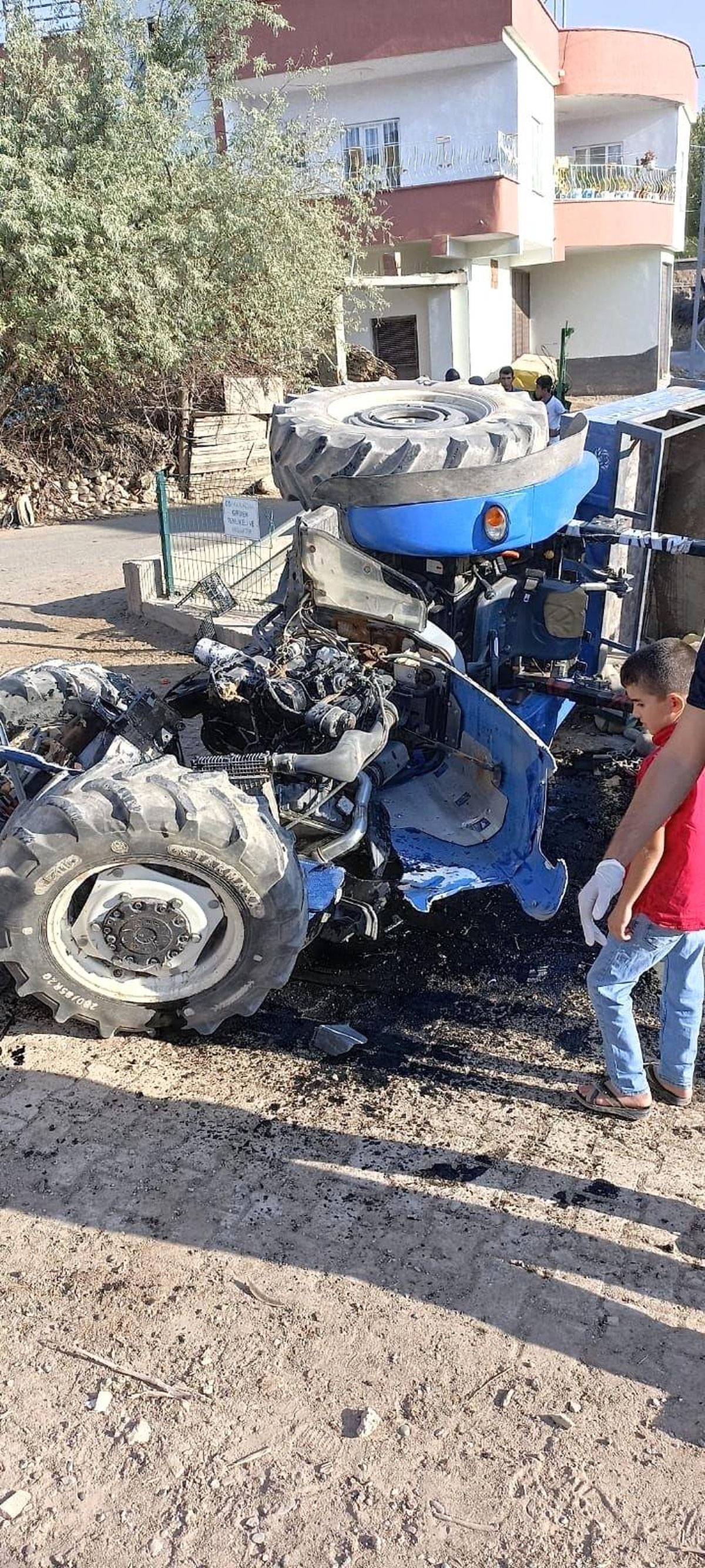 Batman'da traktör devrildi: 2 yaralı - Vimarsana News