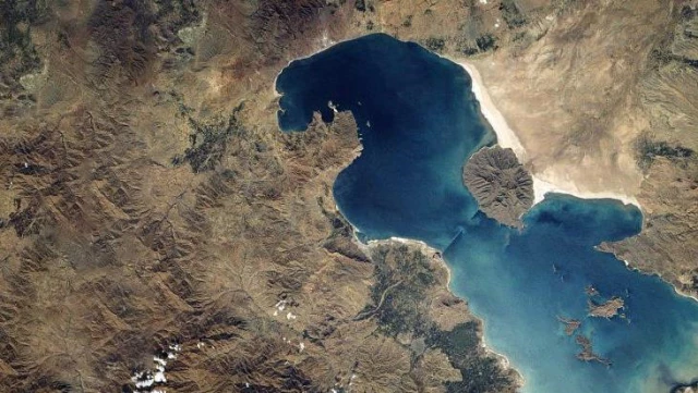 Bir devir Ortadoğu'nun en büyük gölü olan Urmiye Gölü, şimdilerde haritadan silinmek üzere