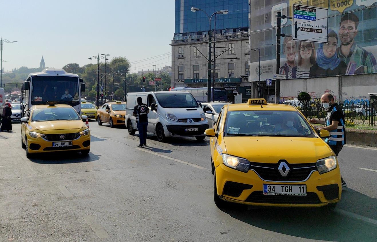 Eminönü'nde kurallara uymadığı için ceza uygulanan taksiciden 'Hak ediyoruz' savunması
