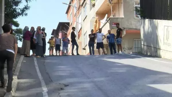 GAZİOSMANPAŞA'DA ÇEKİCİNİN ALTINDA KALAN KADINI MAHALLELİ VE İTFAİYE KURTARDI