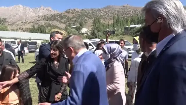 Gelecek Partisi Genel Başkanı Davutoğlu, ziyaretlerde bulundu