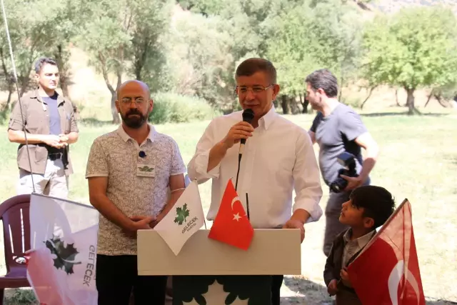 Gelecek Partisi Genel Başkanı Davutoğlu, ziyaretlerde bulundu