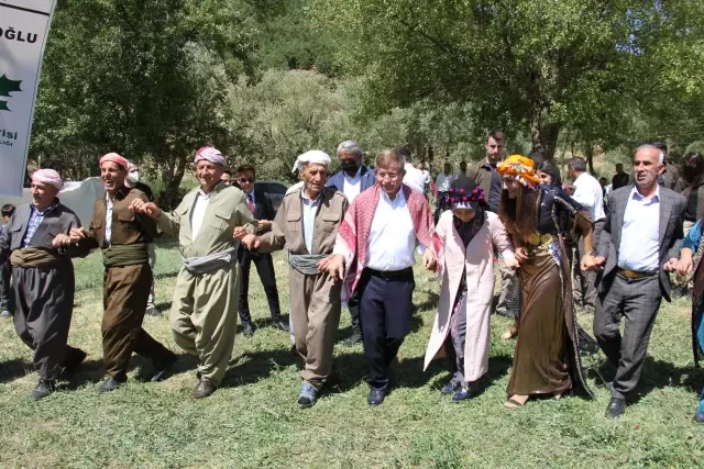 Gelecek Partisi Genel Başkanı Davutoğlu, ziyaretlerde bulundu