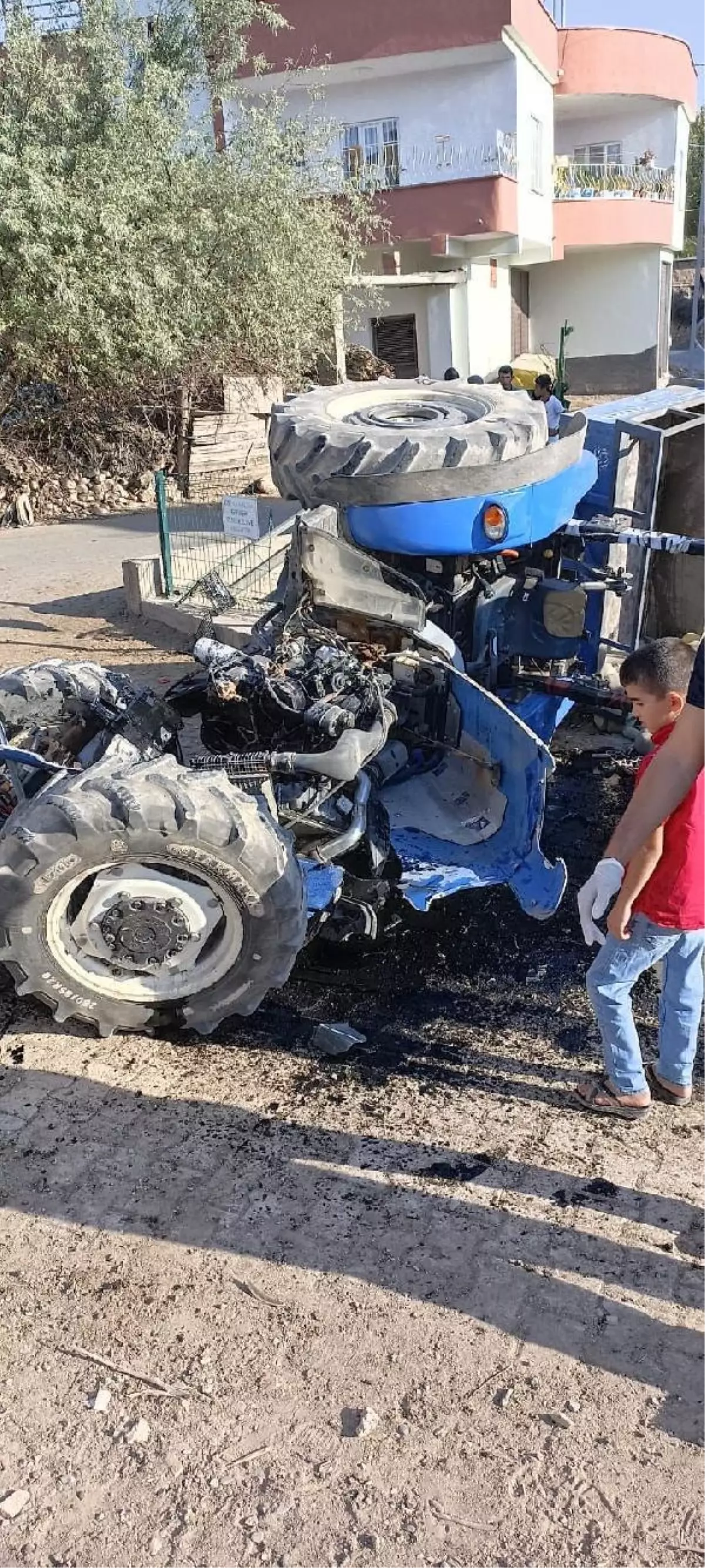 Gercüş'te traktör devrildi; 2 çocuk yaralı