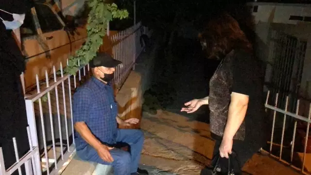 3 kişilik aile eşyalarıyla birlikte evden atıldı