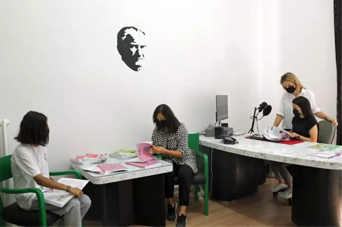 Kayseri'de lise öğrencileri telafi eğitiminde görme engelli öğrencilere 'ses' oldu