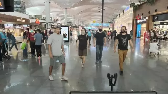 Manga Grubu'ndan İstanbul Havalimanı'nda sürpriz konser