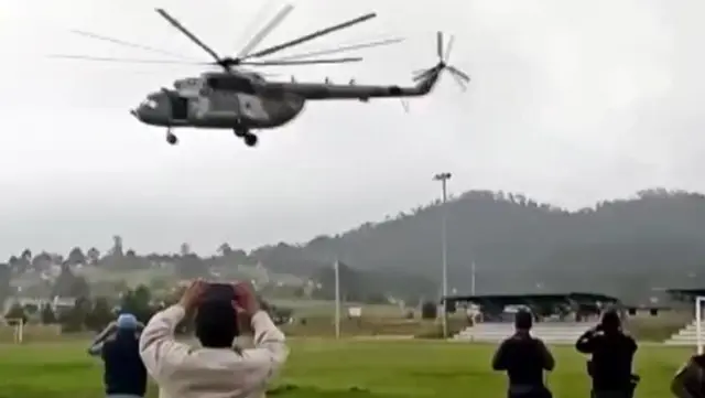 Meksika İçişleri Bakanı'nın da olduğu helikopter iniş yaptığı sırada düştü! Anbean kamerada