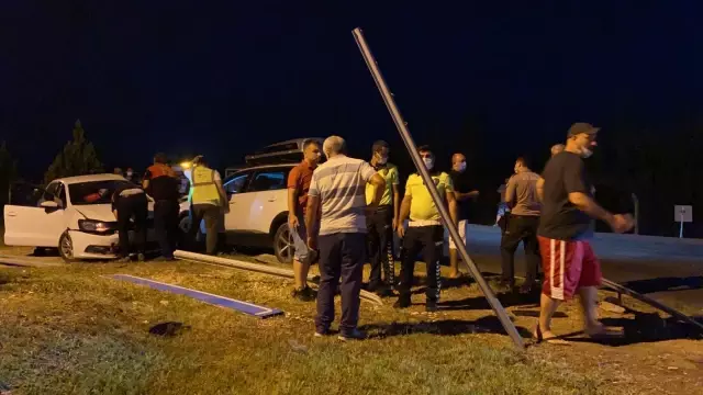 İki otomobil çarpıştı: 3 yaralı