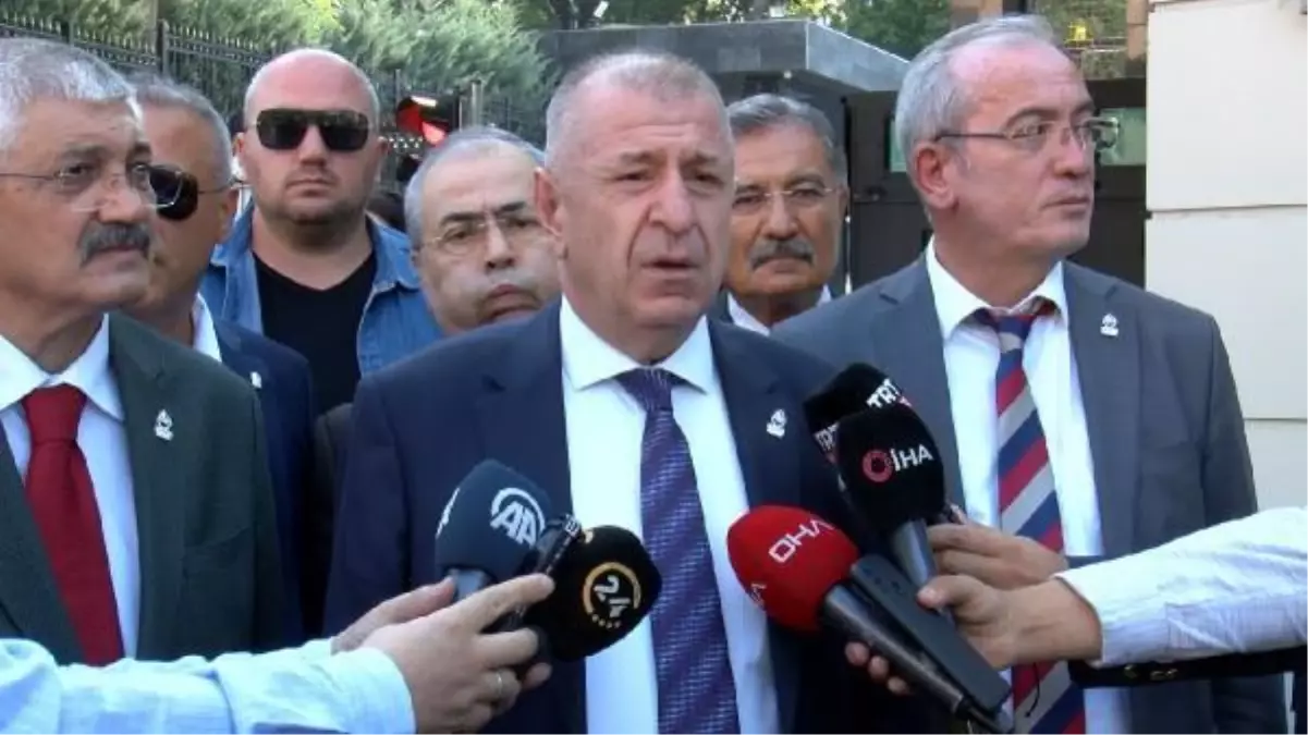 Özdağ, partisinin kuruluş belgesini teslim aldı