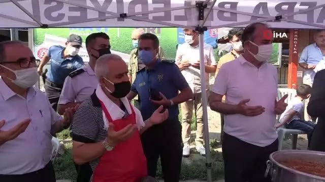 Pazar yerinde vatandaşlara aşure ikram edildi