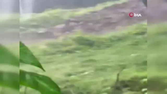 Şiddetli yağmurda çöken duvar saniye saniye görüntülendi