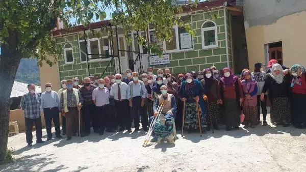 SULAR KESİLDİ, İMAM GİTTİ, CAMİ KAPANDI AMA HEYELAN TEHLİKESİNDEKİ EVLER BOŞALMADI