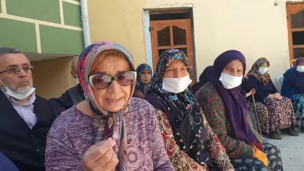 SULAR KESİLDİ, İMAM GİTTİ, CAMİ KAPANDI AMA HEYELAN TEHLİKESİNDEKİ EVLER BOŞALMADI