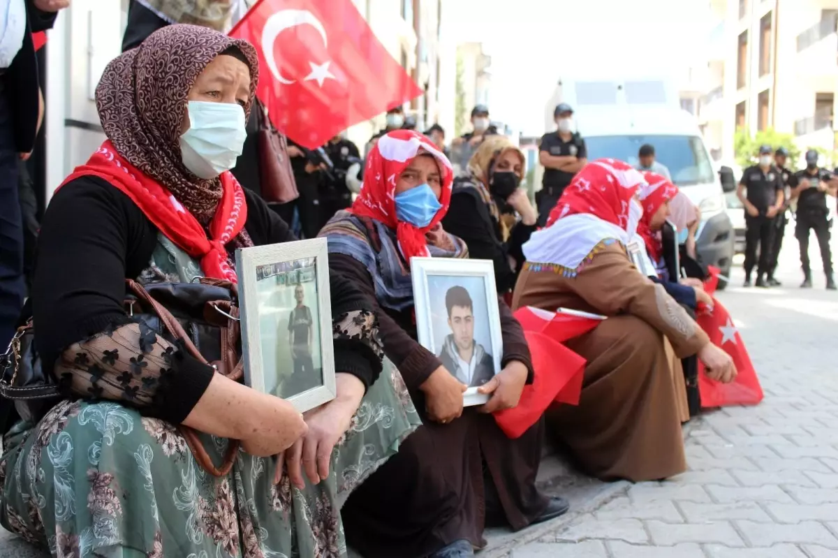 Vanlı anne: 'Evladımı almadan geri adım atmıyorum, atmayacağım'