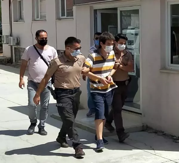 Annesini 'sigara içme' diye uyardığı için öldürmüş Annesini 'sigara içme' diye uyardığı için öldürmüş