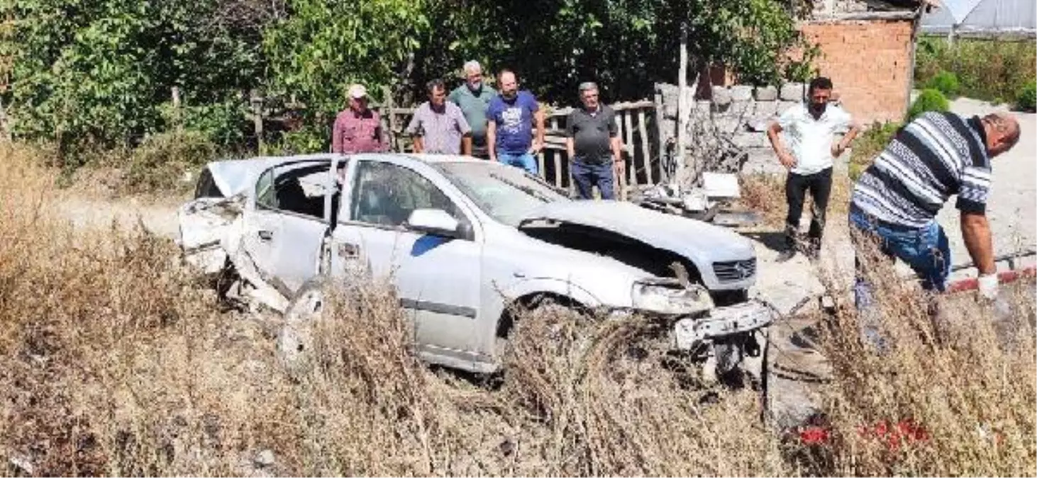 Bariyeri kaldırırken otomobiline çarpan trenin makinistine el sallayıp durdurmaya çalıştı (2)