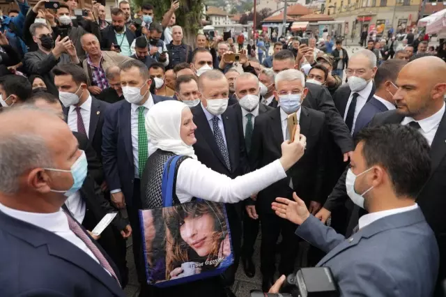 Son dakika haber... SARAYBOSNA - Cumhurbaşkanı Erdoğan'a Başçarşı'da sevgi gösterisi (1)