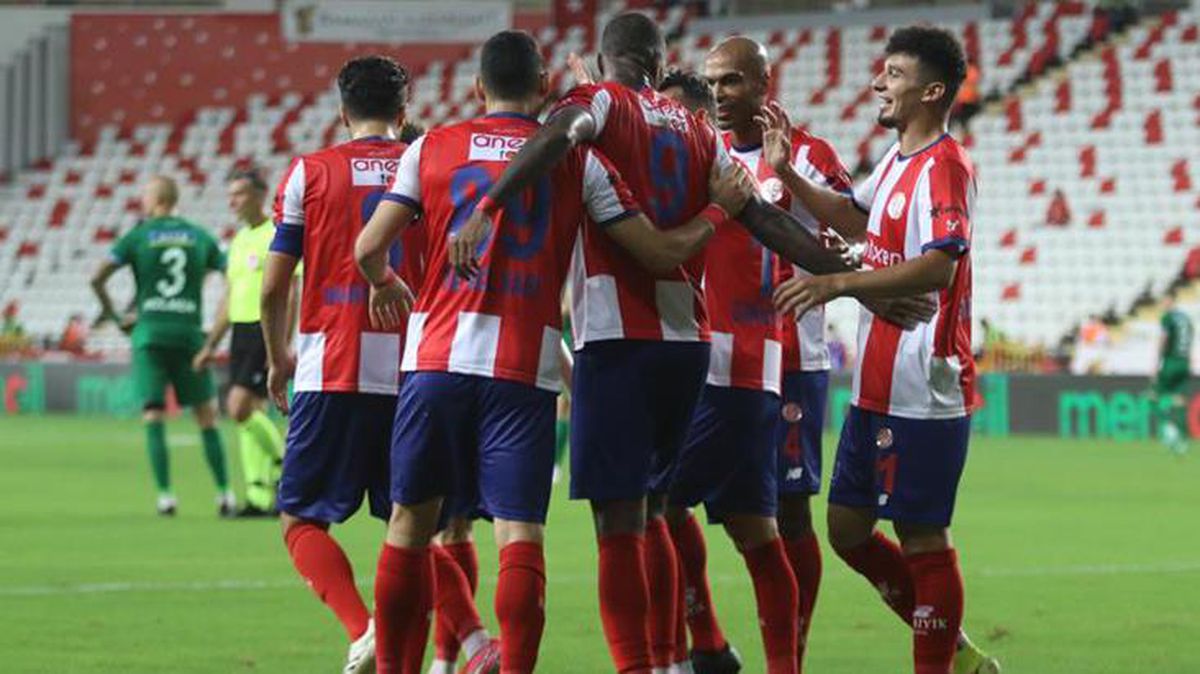 Böyle heyecan görülmedi! Son dakikaları nefes kesen maçta Antalyaspor, Rize'yi 3-2 mağlup etti
