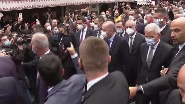 Cumhurbaşkanı Erdoğan cuma namazını Bosna Hersek'te kıldı