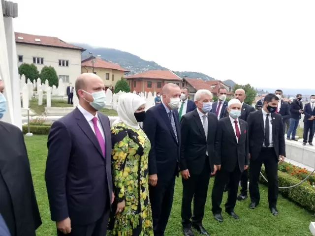 Cumhurbaşkanı Erdoğan, Aliya İzzetbegoviç'in kabrini ziyaret etti