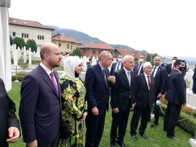 Cumhurbaşkanı Erdoğan, Aliya İzzetbegoviç'in kabrini ziyaret etti