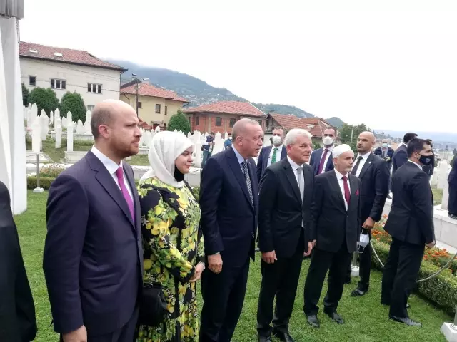 Cumhurbaşkanı Erdoğan, Aliya İzzetbegoviç'in kabrini ziyaret etti