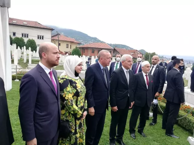 Cumhurbaşkanı Erdoğan, Aliya İzzetbegoviç'in kabrini ziyaret etti