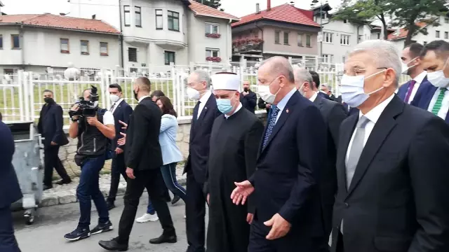 Cumhurbaşkanı Erdoğan, Aliya İzzetbegoviç'in kabrini ziyaret etti