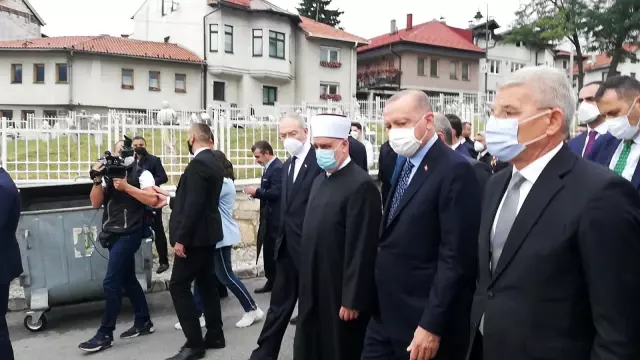 Cumhurbaşkanı Erdoğan, Aliya İzzetbegoviç'in kabrini ziyaret etti