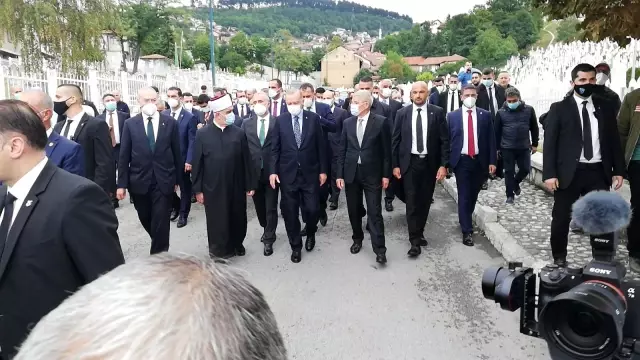 Cumhurbaşkanı Erdoğan, Aliya İzzetbegoviç'in kabrini ziyaret etti