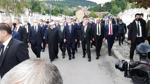 Cumhurbaşkanı Erdoğan, Aliya İzzetbegoviç'in kabrini ziyaret etti