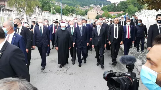 Cumhurbaşkanı Erdoğan, Aliya İzzetbegoviç'in kabrini ziyaret etti