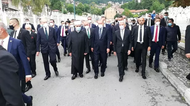 Cumhurbaşkanı Erdoğan, Aliya İzzetbegoviç'in kabrini ziyaret etti