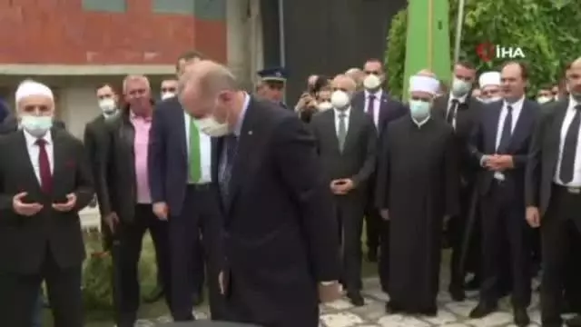 Cumhurbaşkanı Erdoğan, Aliya İzzetbegoviç'in kabrini ziyaret etti