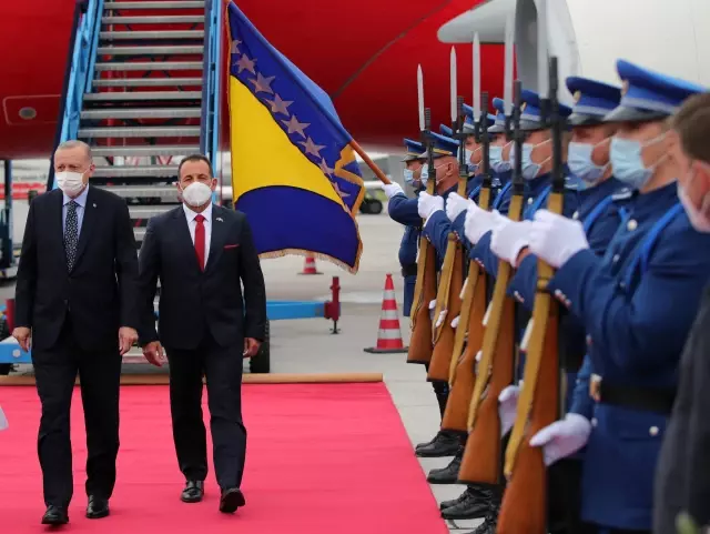 Son dakika haber... SARAYBOSNA - Cumhurbaşkanı Erdoğan'a Başçarşı'da sevgi gösterisi (1)