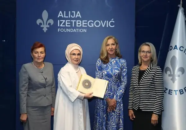 SARAYBOSNA - Emine Erdoğan Saraybosna'da Aliya İzzetbegoviç Vakfını ziyaret etti