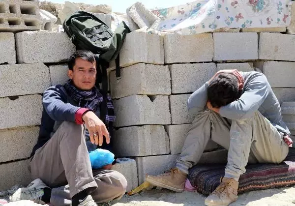 Eşi ve 3 yaşındaki çocuğuyla yaptığı 40 günlük umut yolculuğunu DHA'ya anlattı