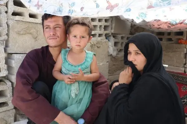 Eşi ve 3 yaşındaki çocuğuyla yaptığı 40 günlük umut yolculuğunu DHA'ya anlattı