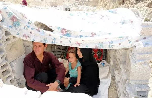 Eşi ve 3 yaşındaki çocuğuyla yaptığı 40 günlük umut yolculuğunu DHA'ya anlattı