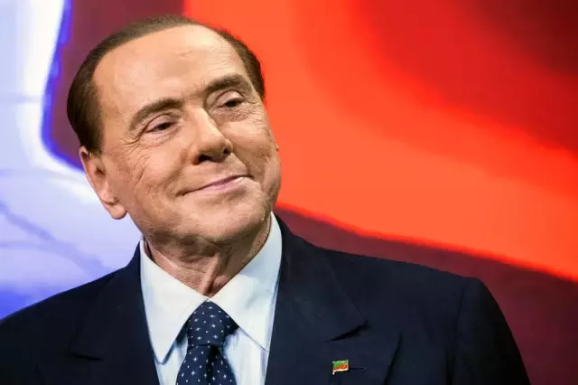 Eski İtalya Başbakanı Berlusconi hastaneye kaldırıldı