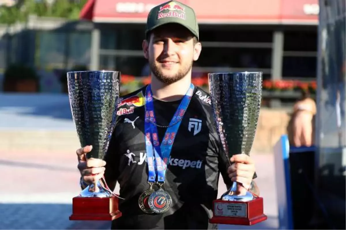 FIFA oyuncusu Isopowerr: Ben de herkes gibi evinde oyun oynayan birisiydim