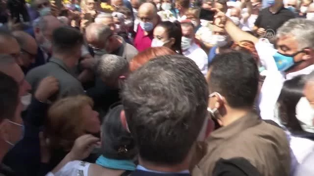 İYİ Parti Genel Başkanı Akşener, esnafı ziyaret etti