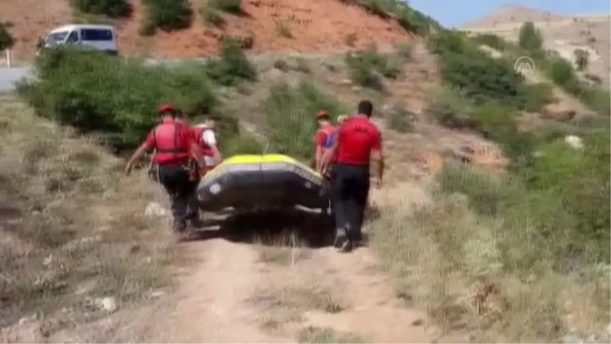 Kayalıklarda mahsur kalan keçileri JAK ve AFAD ekipleri kurtardı