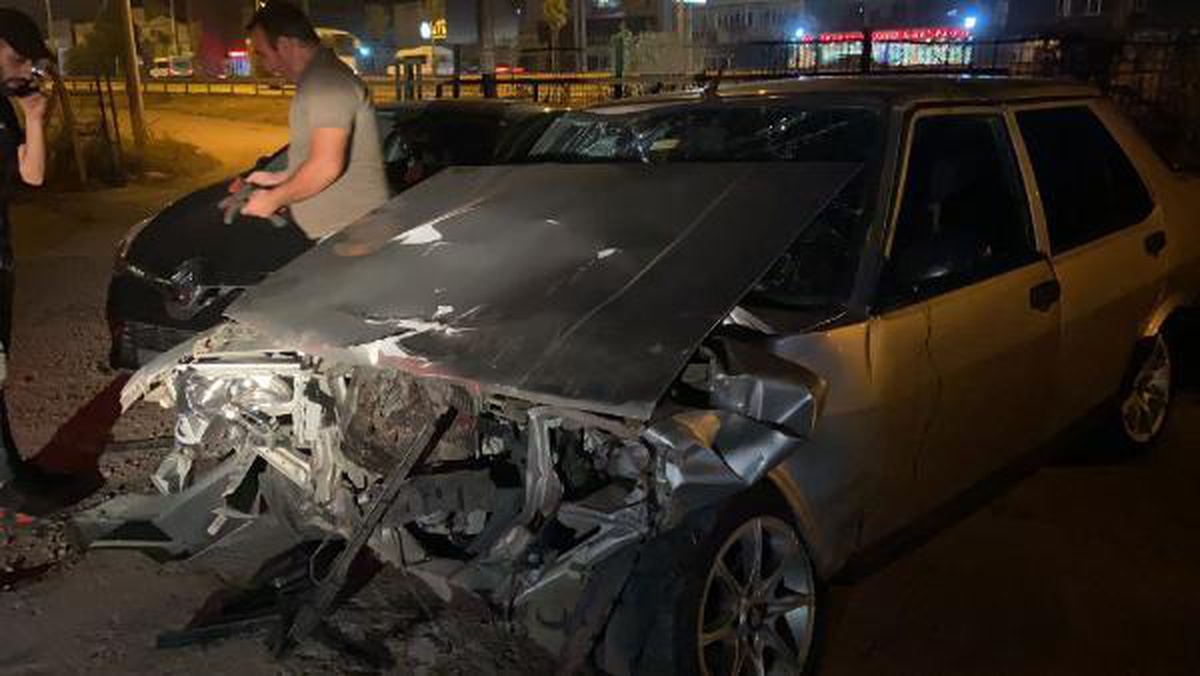 Kontrolden çıkan otomobil başka bir otomobile çarptı: 1'i ağır 2 yaralı - Vimarsana News