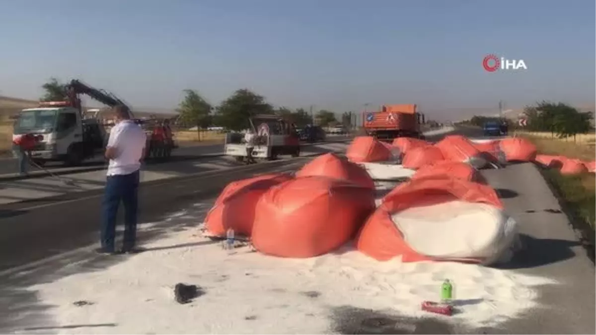 Son dakika! Konya'da feci kaza...Tır ile hafif ticari araç çarpıştı: 6 ölü, 2 yaralı